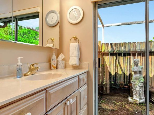 10072 Ramblewood Dr, Coral Springs FL 33071