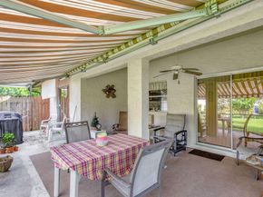 10072 Ramblewood Dr, Coral Springs FL 33071