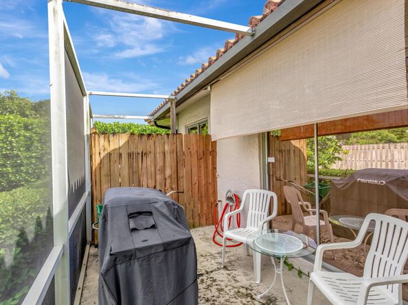 10072 Ramblewood Dr, Coral Springs FL 33071