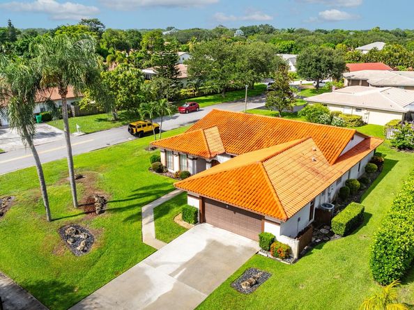 10072 Ramblewood Dr, Coral Springs FL 33071