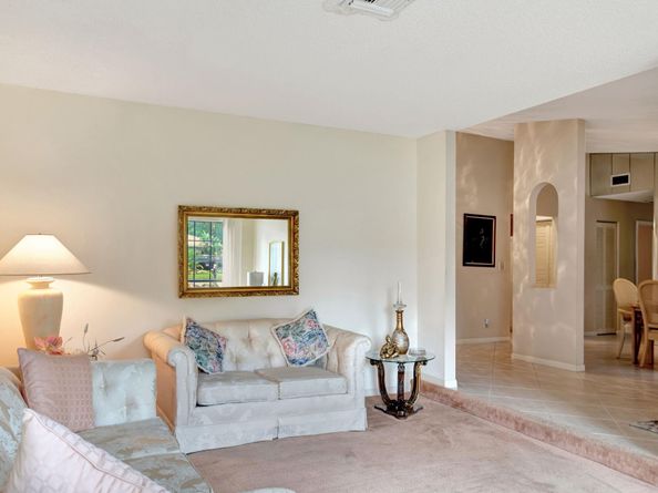 10072 Ramblewood Dr, Coral Springs FL 33071