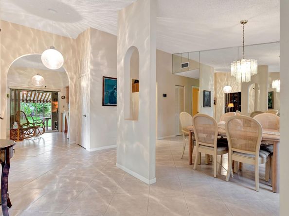 10072 Ramblewood Dr, Coral Springs FL 33071