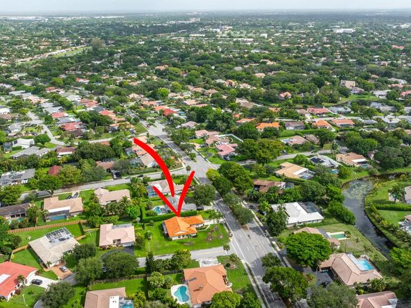 10072 Ramblewood Dr, Coral Springs FL 33071