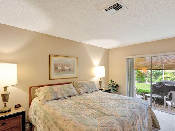 10072 Ramblewood Dr, Coral Springs FL 33071