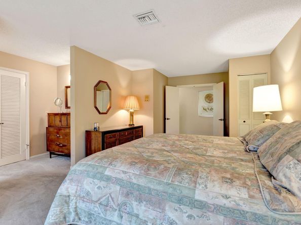 10072 Ramblewood Dr, Coral Springs FL 33071
