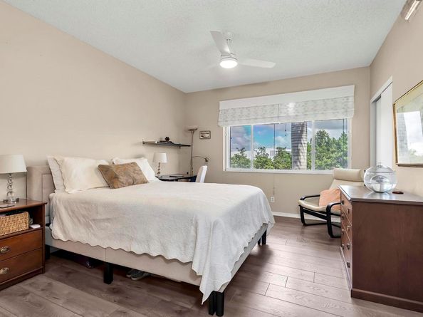 4 Key West Ct 4, Weston FL 33326