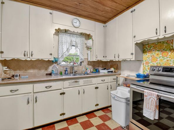 3582 Davis Road, Palm Springs FL 33461