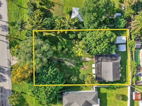 3582 Davis Road, Palm Springs FL 33461