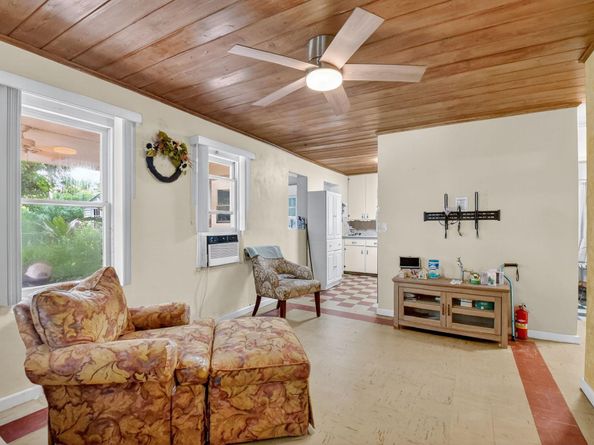 3582 Davis Road, Palm Springs FL 33461