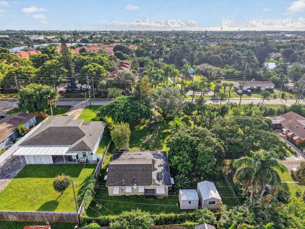 3582 Davis Road, Palm Springs FL 33461