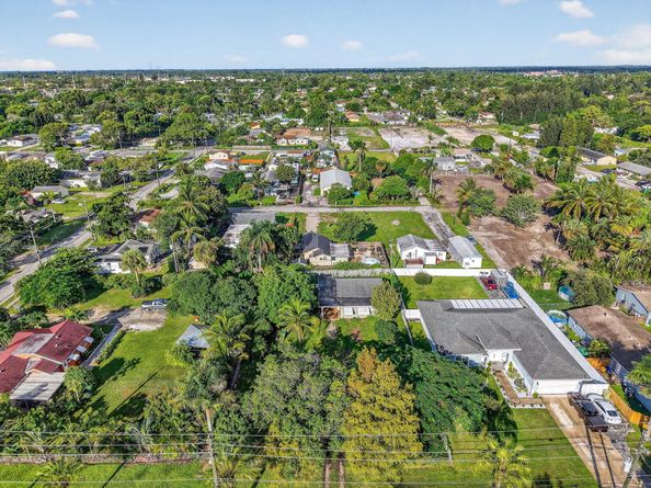 3582 Davis Road, Palm Springs FL 33461