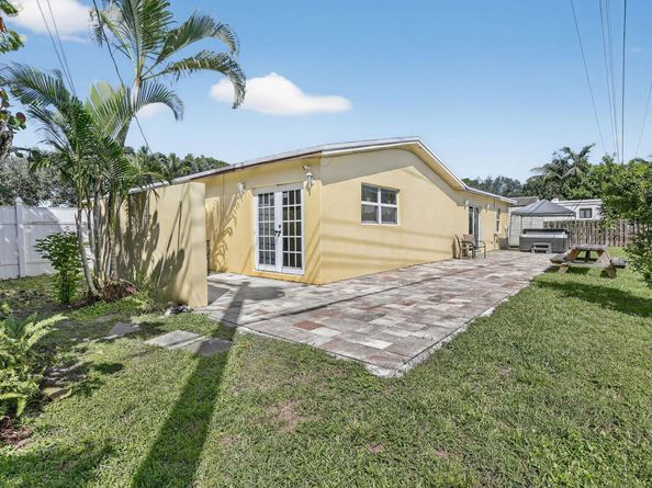 202 SW 52nd Avenue, Plantation FL 33317