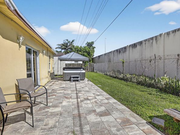 202 SW 52nd Avenue, Plantation FL 33317