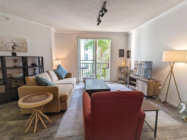 630 S Sapodilla Avenue 308, West Palm Beach FL 33401