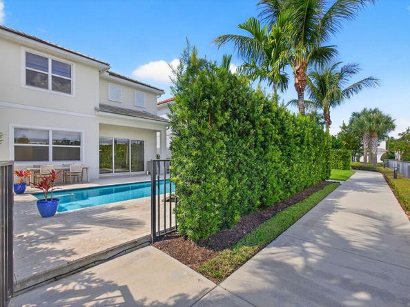 150 Bonnette Hunt Club Lane, Palm Beach Gardens FL 33418
