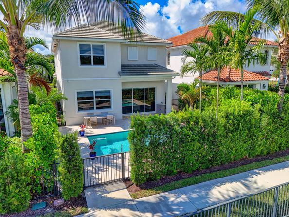 150 Bonnette Hunt Club Lane, Palm Beach Gardens FL 33418