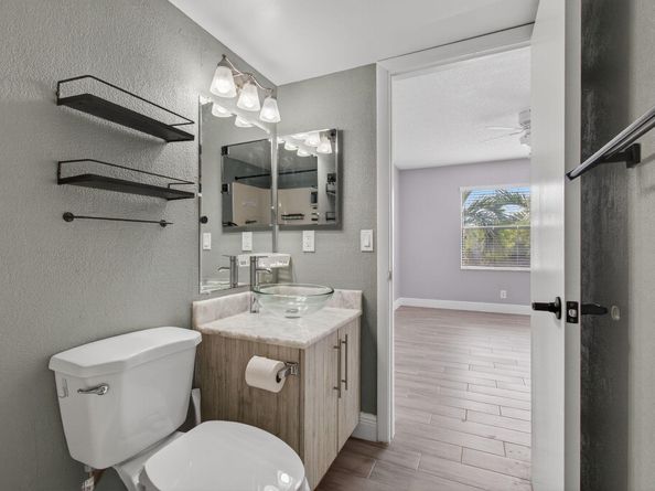 7125 Golf Colony Court 202, Lake Worth FL 33467