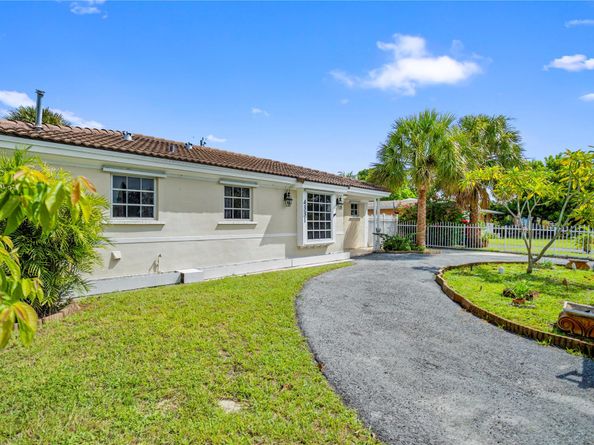 4331 NW 185 st, Miami Gardens FL 33055