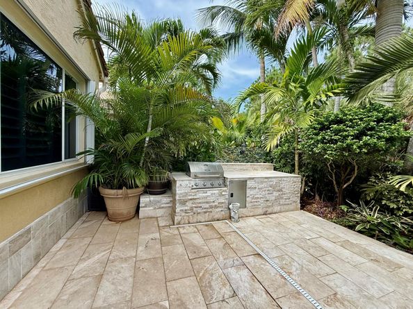 8475 Pine Cay, West Palm Beach FL 33411