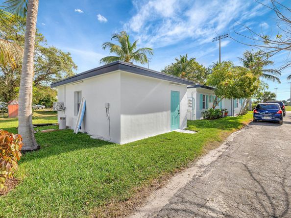 325 De Carie Street, Delray Beach FL 33444