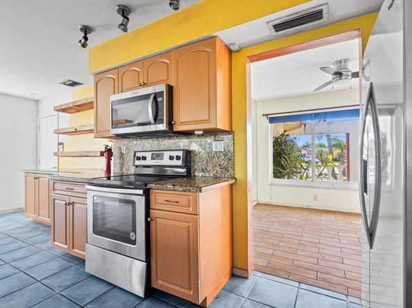 1951 NW 36th St, Fort Lauderdale FL 33309