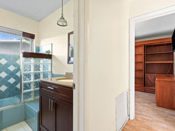 1951 NW 36th St, Fort Lauderdale FL 33309