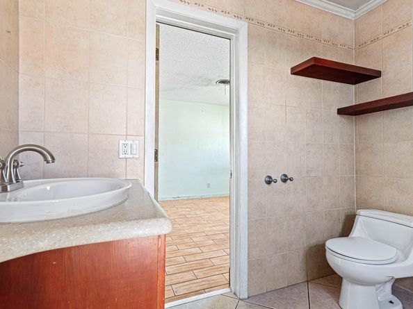 1951 NW 36th St, Fort Lauderdale FL 33309