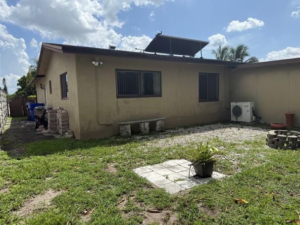 8121 SW 8th St, North Lauderdale FL 33068
