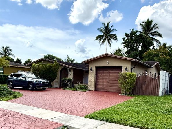 8121 SW 8th St, North Lauderdale FL 33068