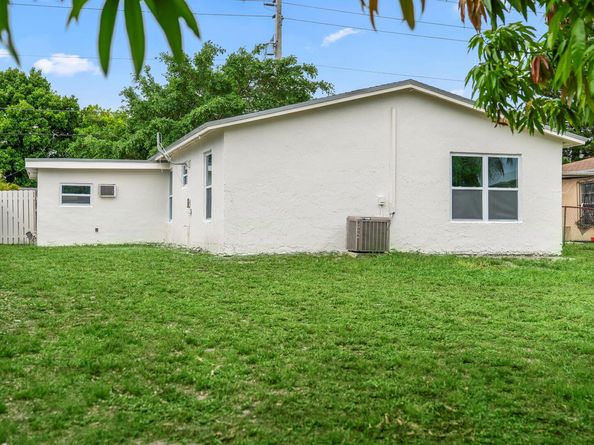 2961 NW 26th Street NW, Oakland Park FL 33311