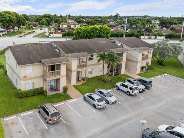 1758 Abbey Road 201, West Palm Beach FL 33415