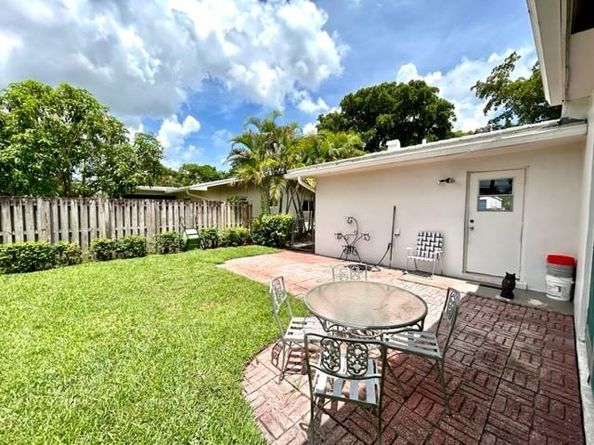 1101 NW 74th Ter, Plantation FL 33313