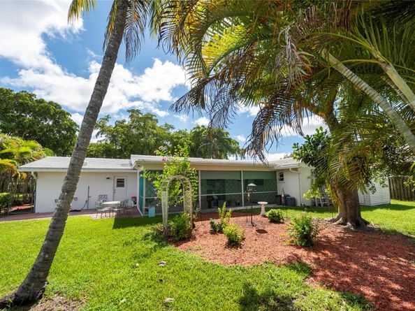 1101 NW 74th Ter, Plantation FL 33313