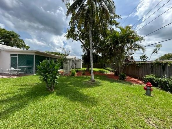 1101 NW 74th Ter, Plantation FL 33313