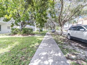540 N Luna Ct 2, Hollywood FL 33021