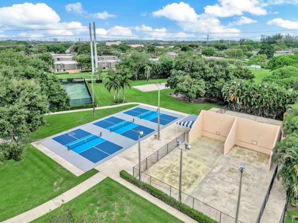 1614 16th Way, West Palm Beach FL 33407