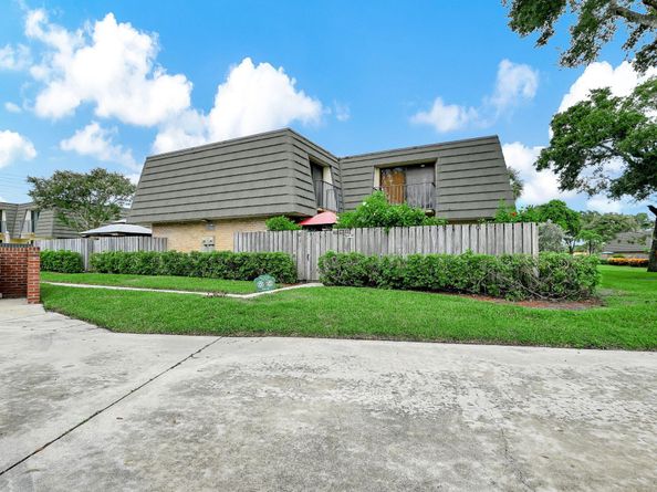 1614 16th Way, West Palm Beach FL 33407