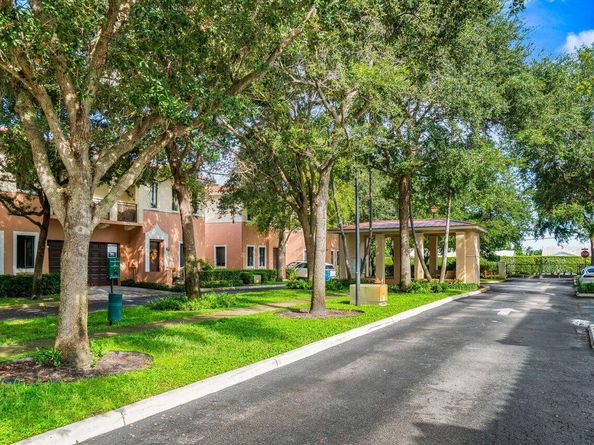 2406 Venetian Way, Boynton Beach FL 33426