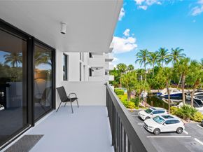 4800 Bayview Dr 306, Fort Lauderdale FL 33308