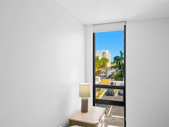 4800 Bayview Dr 306, Fort Lauderdale FL 33308