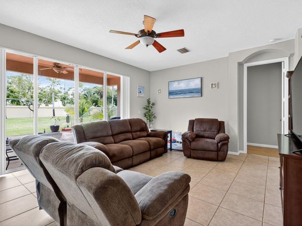 118 Bella Vista Way, Royal Palm Beach FL 33411