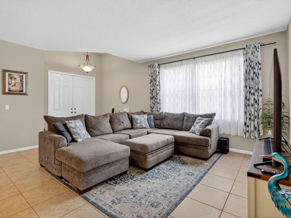 118 Bella Vista Way, Royal Palm Beach FL 33411