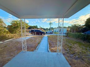 1093 Highview Road, Lantana FL 33462