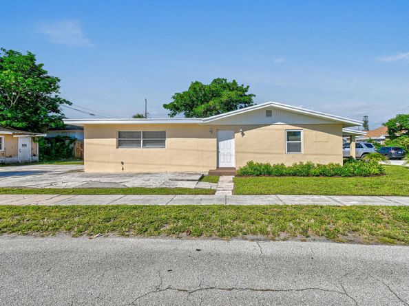 1301 W 25th Street, Riviera Beach FL 33404