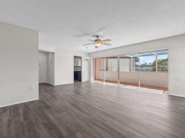 6 Greenway N 212, Royal Palm Beach FL 33411