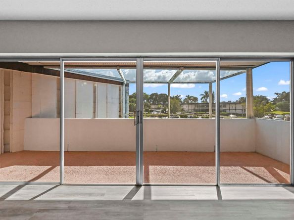 6 Greenway N 212, Royal Palm Beach FL 33411