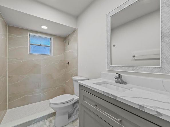 6 Greenway N 212, Royal Palm Beach FL 33411