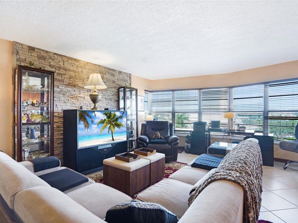 2500 NE 48th LN 608, Fort Lauderdale FL 33308