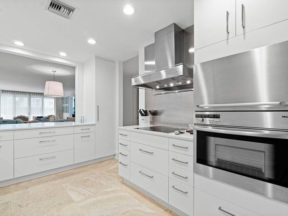 127 Peruvian Avenue 101, Palm Beach FL 33480