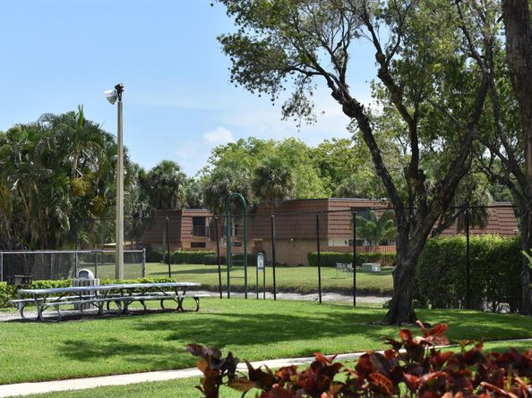 2905 29th Way, West Palm Beach FL 33407